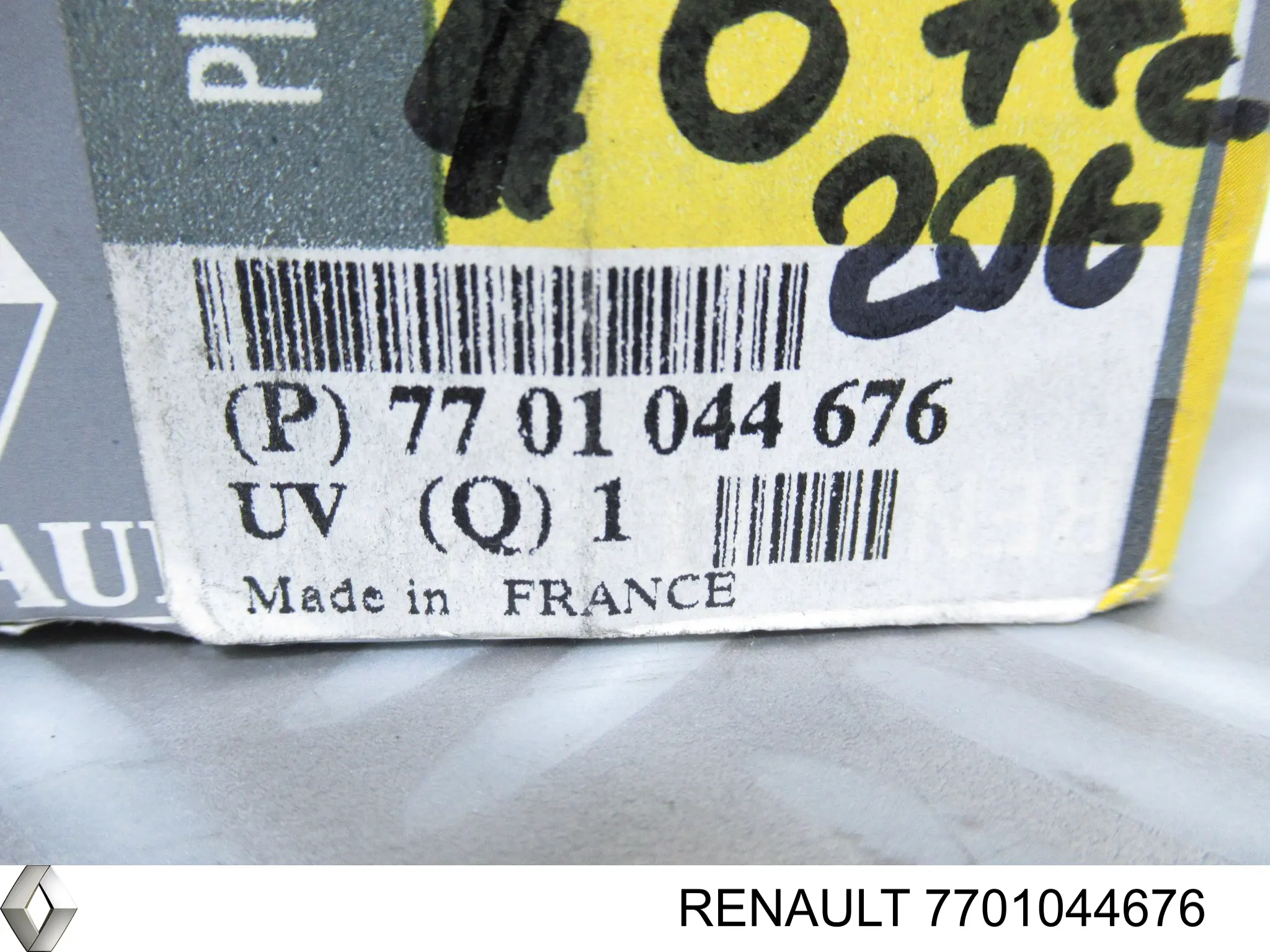 7701044676 Renault (RVI) ролик натягувача приводного ременя