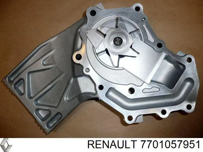 Купити 7701057951 Renault (RVI) Насос охолоджуючої рідини