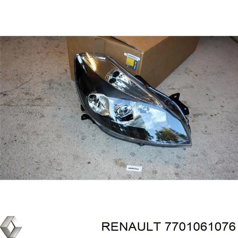 Фара права 7701061076 Renault (RVI)