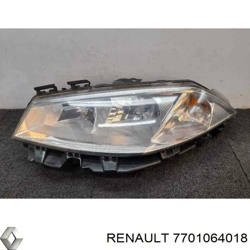 Купити 7701064018 Renault (RVI) Основна фара в зборі ліва