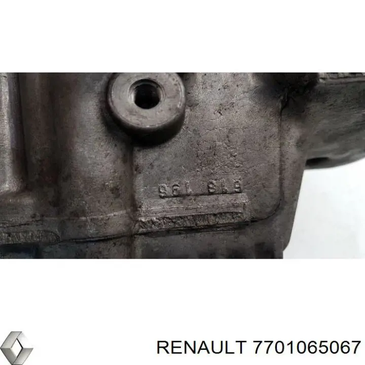 Піддон масляний картера двигуна, нижня частина Renault (RVI) 7701065067