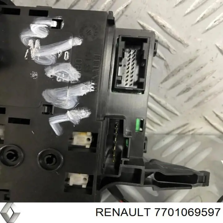 Перемикач підрульовий, правий Renault (RVI) 7701069597