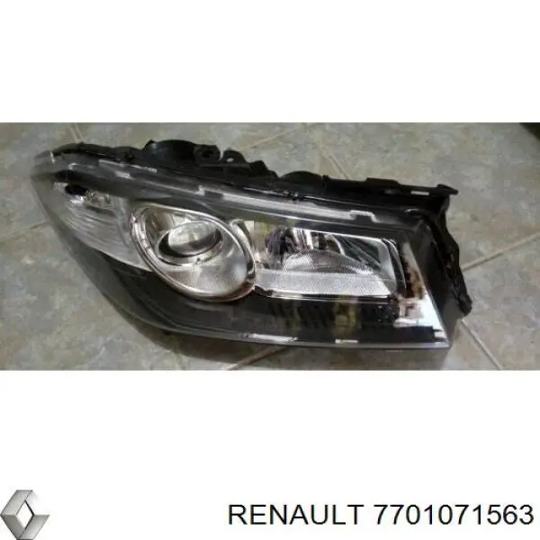 7701071563 Renault (RVI) Основна фара - вставка