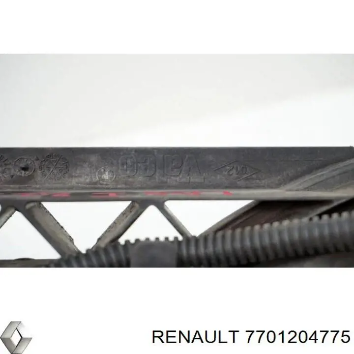 Купити 7701204775 Renault (RVI) Дифузор вентилятора