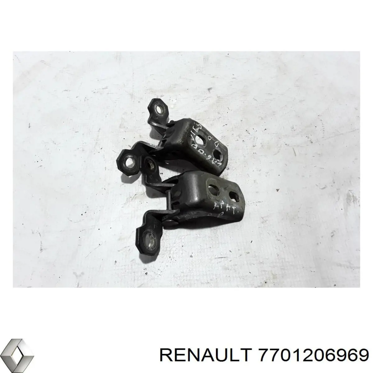 Петля передніх дверей права Renault (RVI) 7701206969 ціна, від 7.60 USD