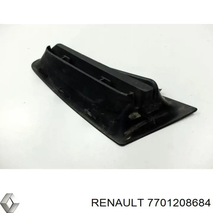Решітка радіатора 7701208684 Renault (RVI)