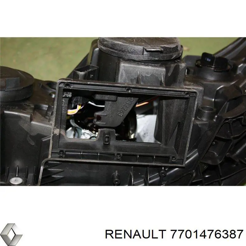 Фара правая Renault (RVI) 7701476387 ціна, від 646.34 USD