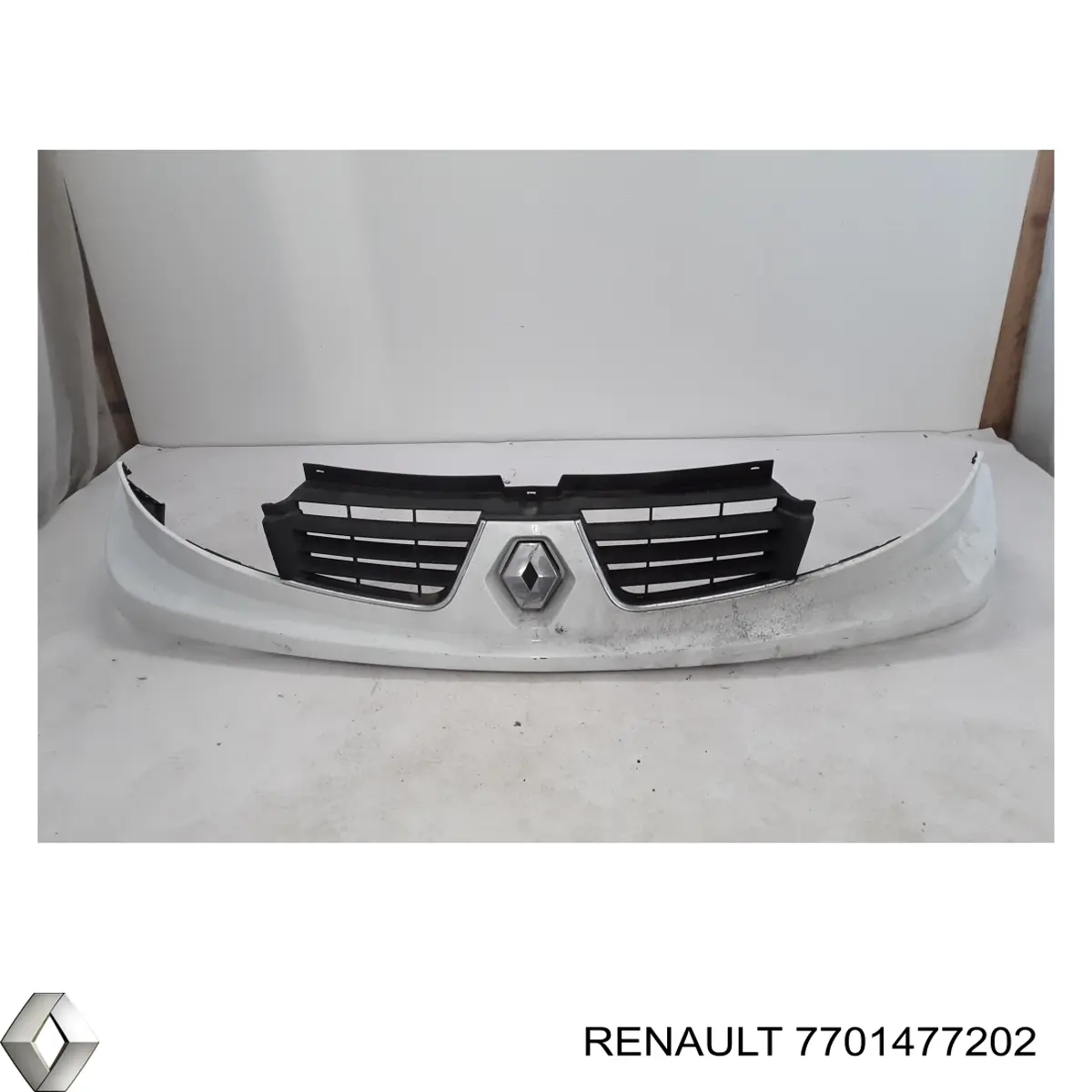 Решітка радіатора 7701477202 Renault (RVI)