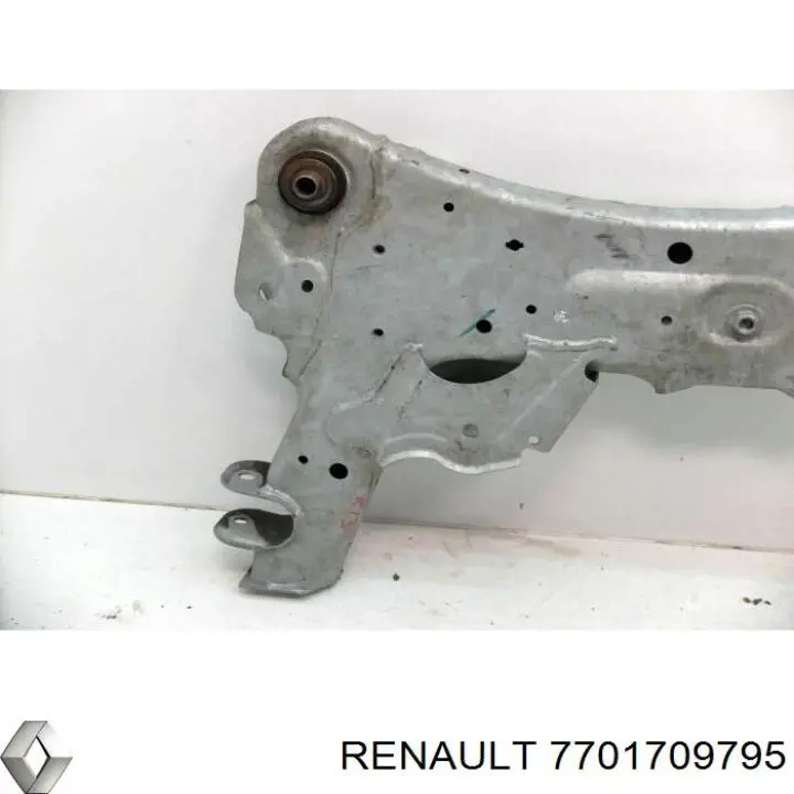 Підрамник передній 7701709795 Renault (RVI)