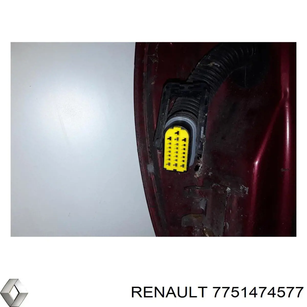 Двері передні, праві Renault (RVI) 7751474577 ціна, від 17.74 USD