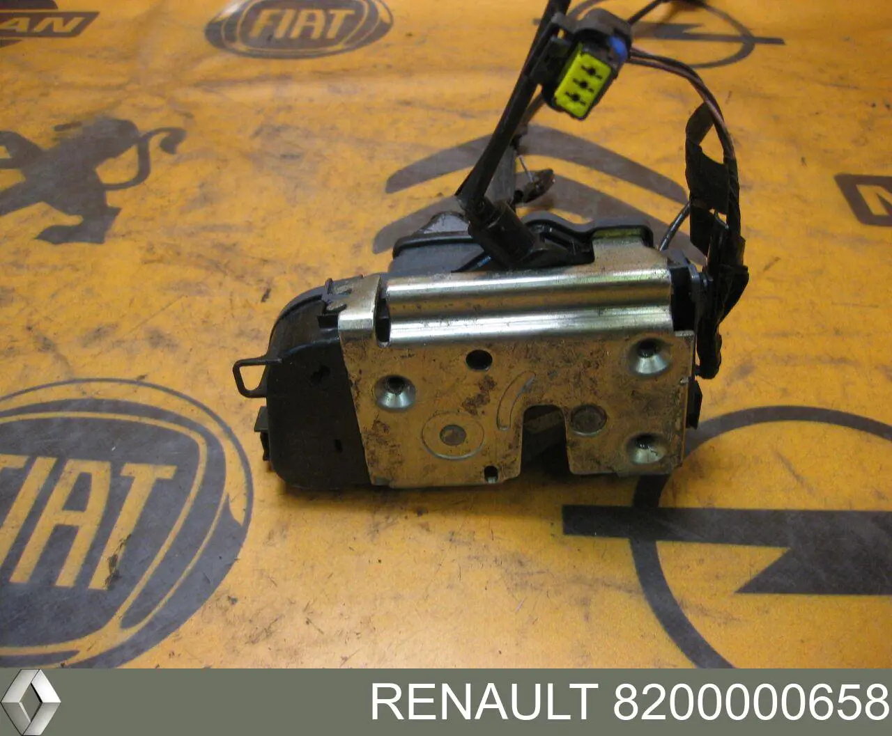 Купити 8200000658 Renault (RVI) Замок задньої дверї, правої