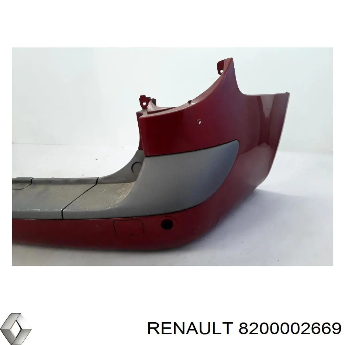 Задній бампер 8200002669 Renault (RVI)
