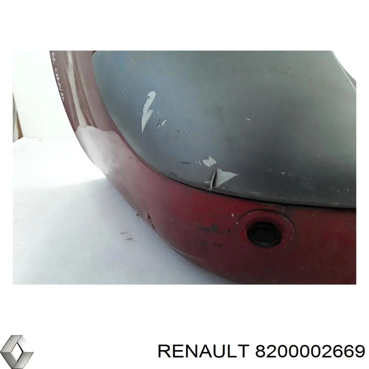 Задній бампер 8200002669 Renault (RVI)