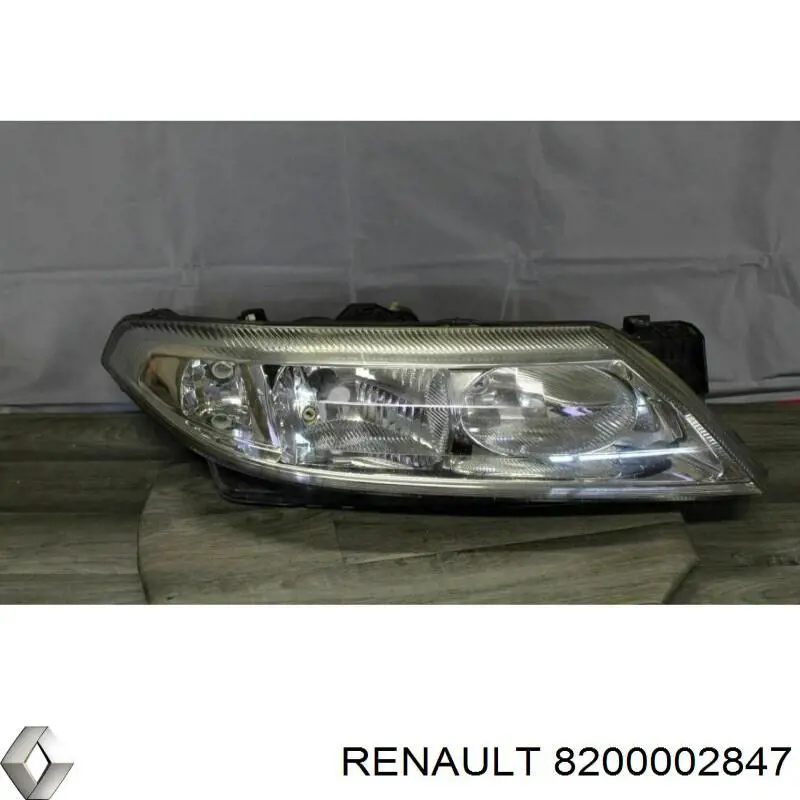 Фара правая Renault (RVI) 8200002847 ціна, від 33.82 USD