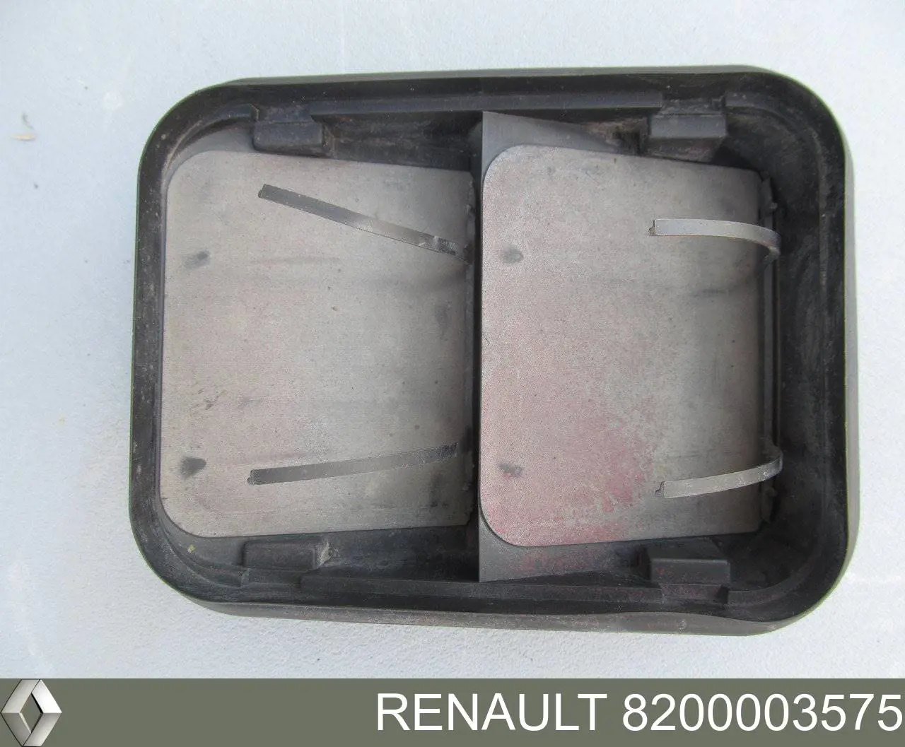 Заглушка протитуманки передньої правої Renault (RVI) 8200003575 ціна, від 12.70 USD