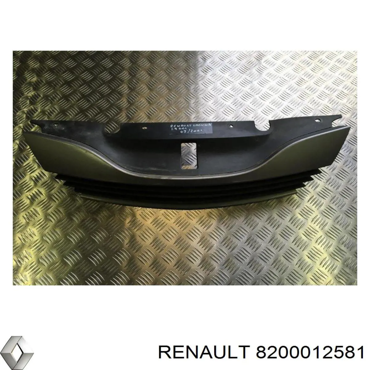 Купити 8200020937 Renault (RVI) Захисна решітка радіатора