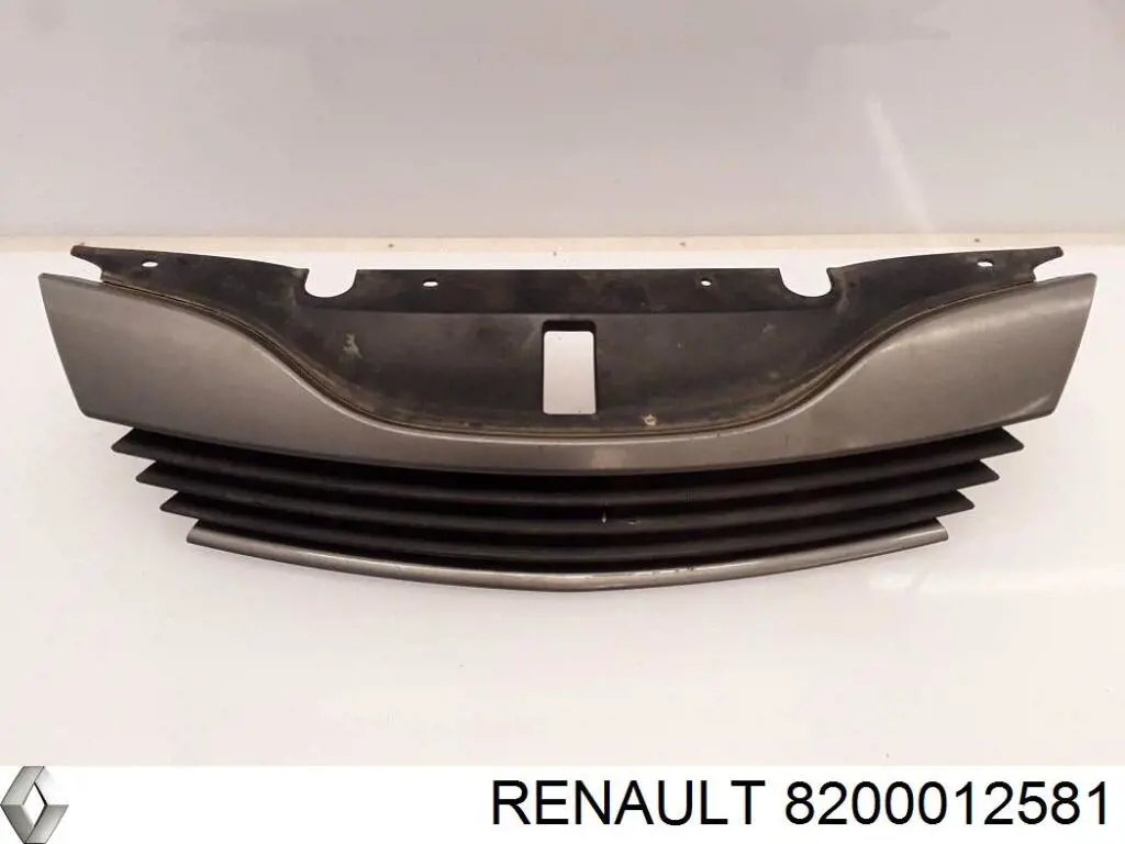 Б/у решетка радиатора renault laguna 2 (2000-2007) код: 2955 на Renault Laguna II 