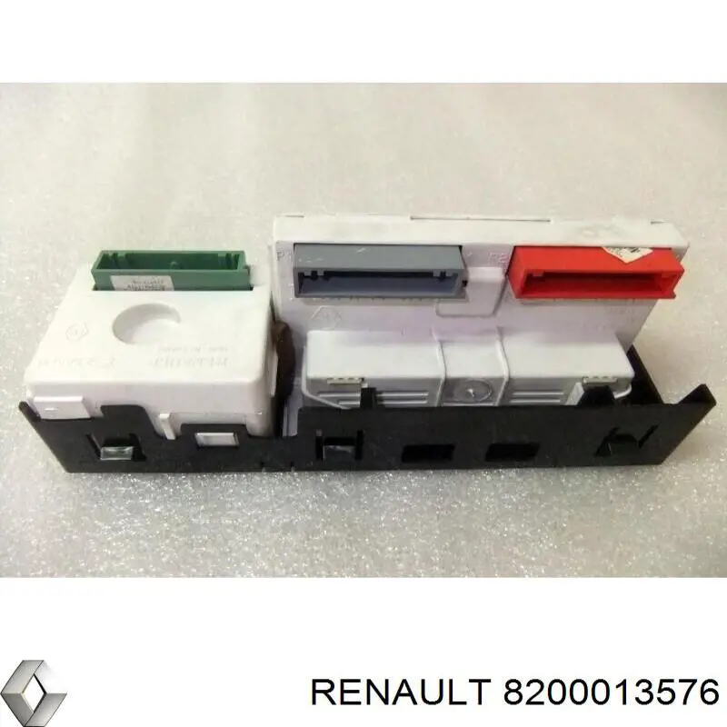 Купити 8200013576 Renault (RVI) Плафон освітлення кабіни