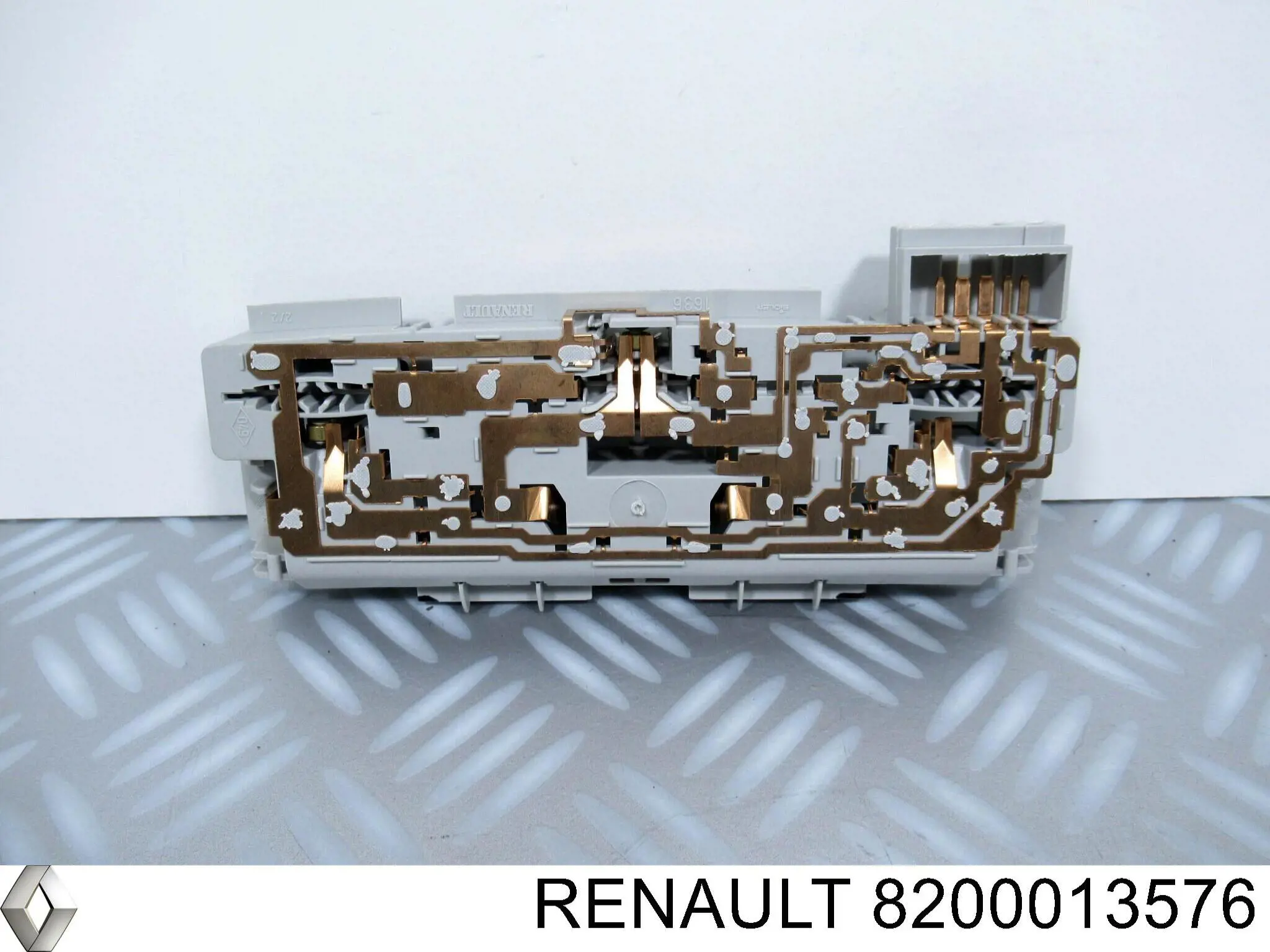 Плафон освітлення кабіни Renault Laguna 2 (BG0) (Рено Лагуна)