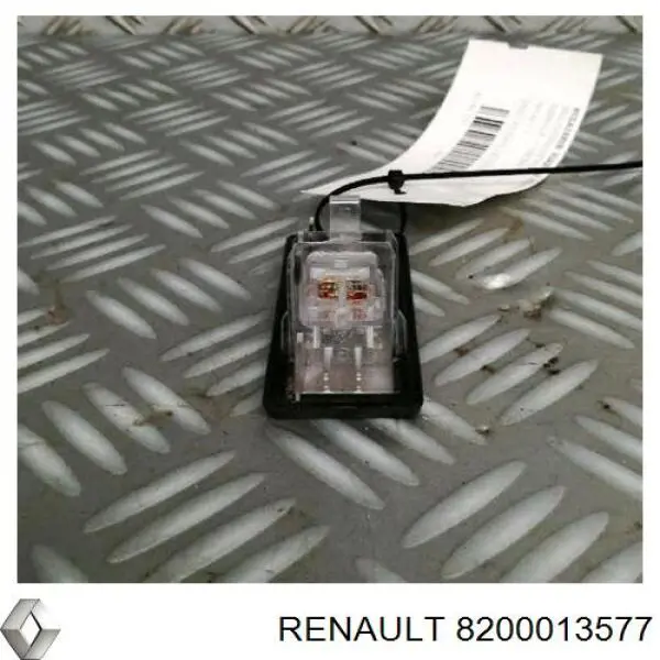 Купити 8200013577 Renault (RVI) Ліхтар підсвічування заднього номерного знака