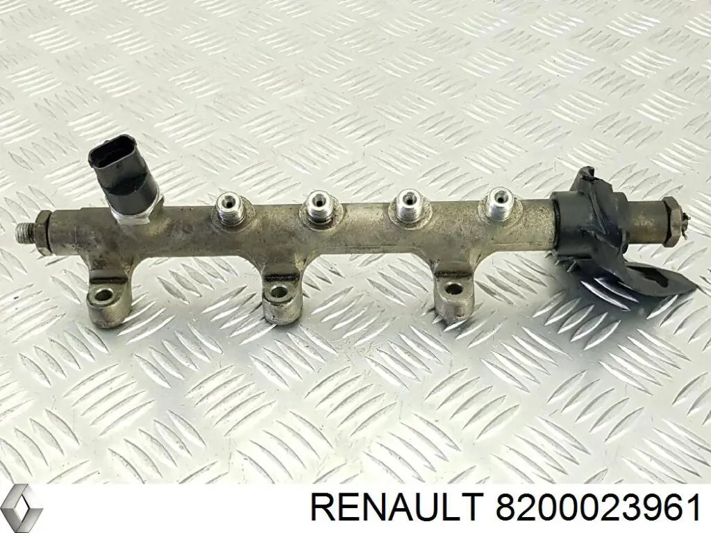 Купити 8200023961 Renault (RVI) Розподільник палива