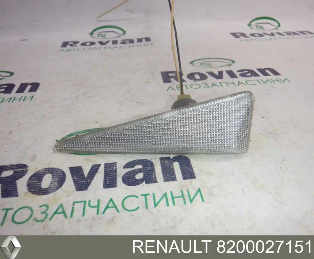 Повторювач повороту на крилі, правий Renault (RVI) 8200027151 ціна, від 4.97 USD