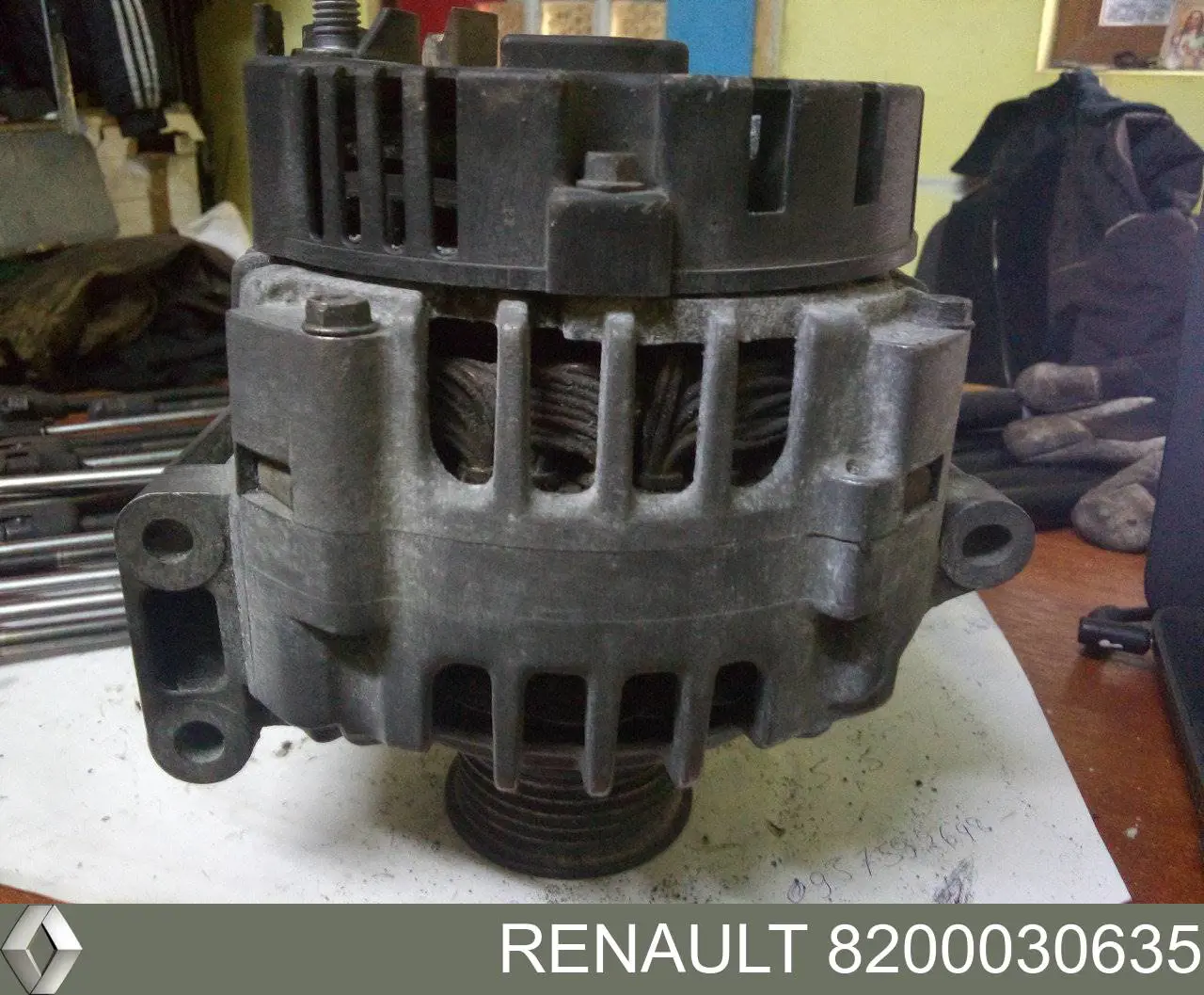 Купити 8200030635 Renault (RVI) Генератор