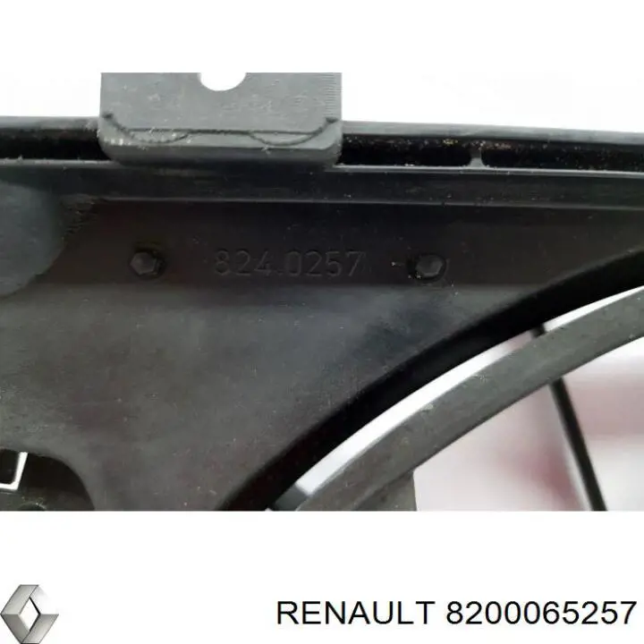 Купити 8200065257 Renault (RVI) Дифузор радіатора охолодження, в зборі з двигуном і крильчаткою