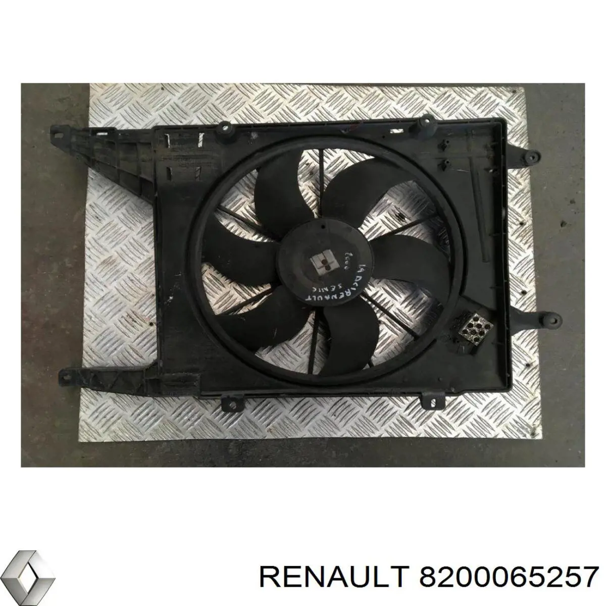 8200065257 Renault (RVI) Дифузор радіатора охолодження, в зборі з мотором і крильчаткою