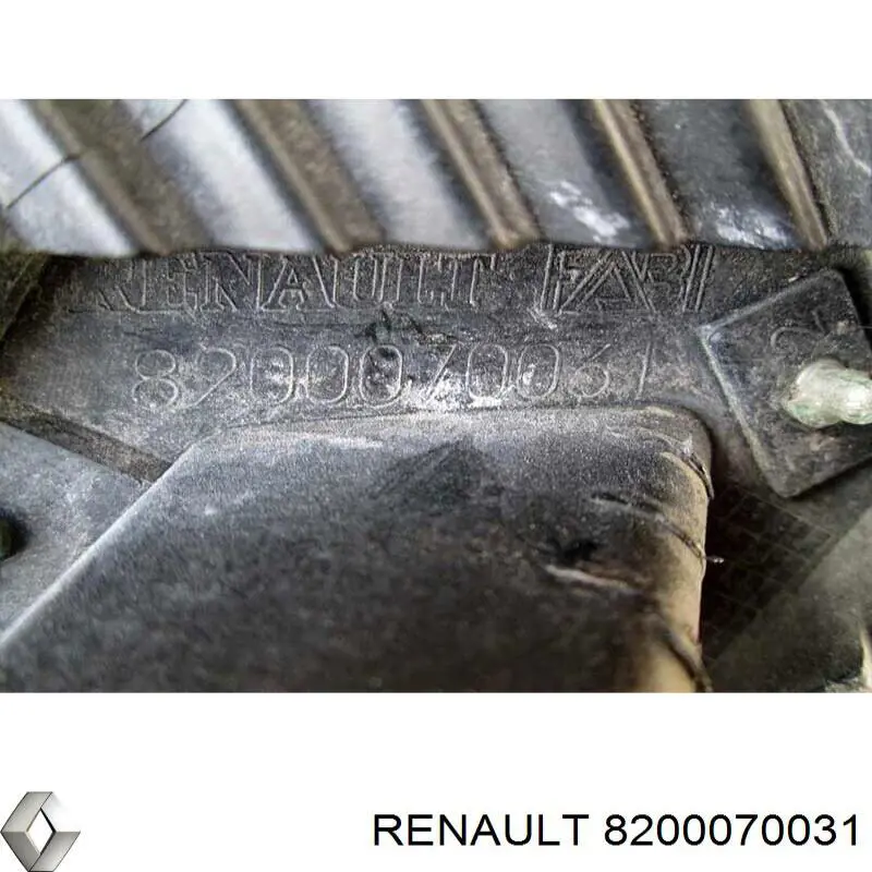 Купити 8200070031 Renault (RVI) Емблема решітки радіатора