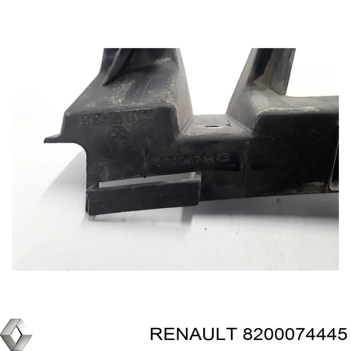 Купити 8200074445 Renault (RVI) Кронштейн бампера заднього, центральний