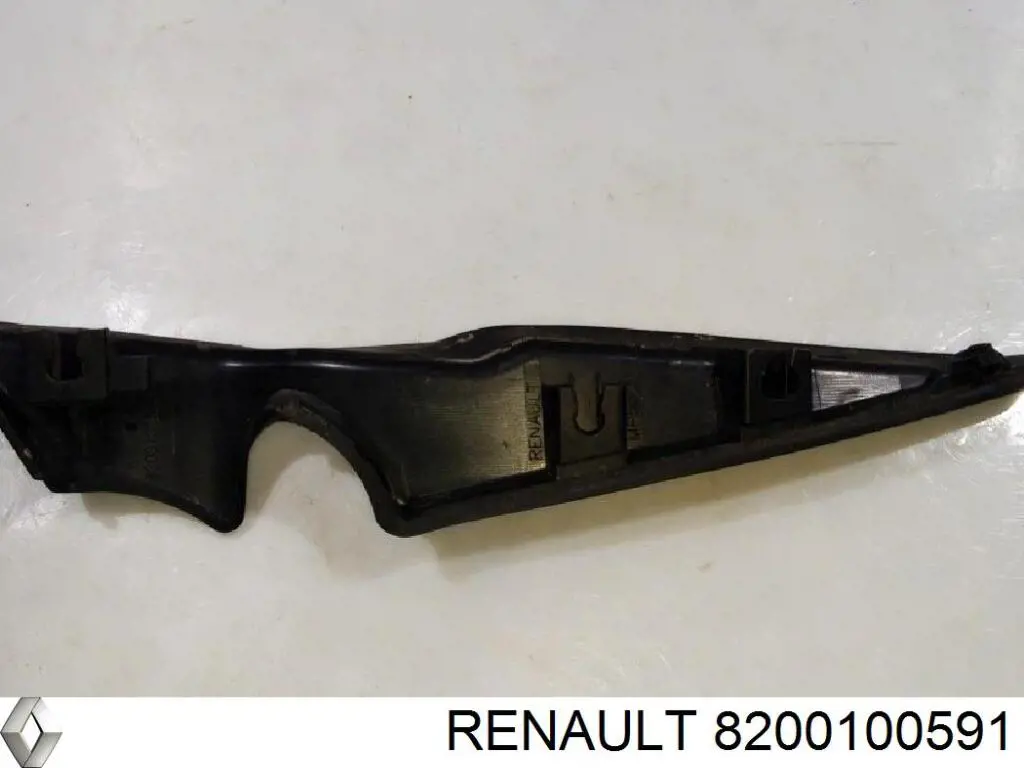 Купити 8200100591 Renault (RVI) Решітка двірників, права