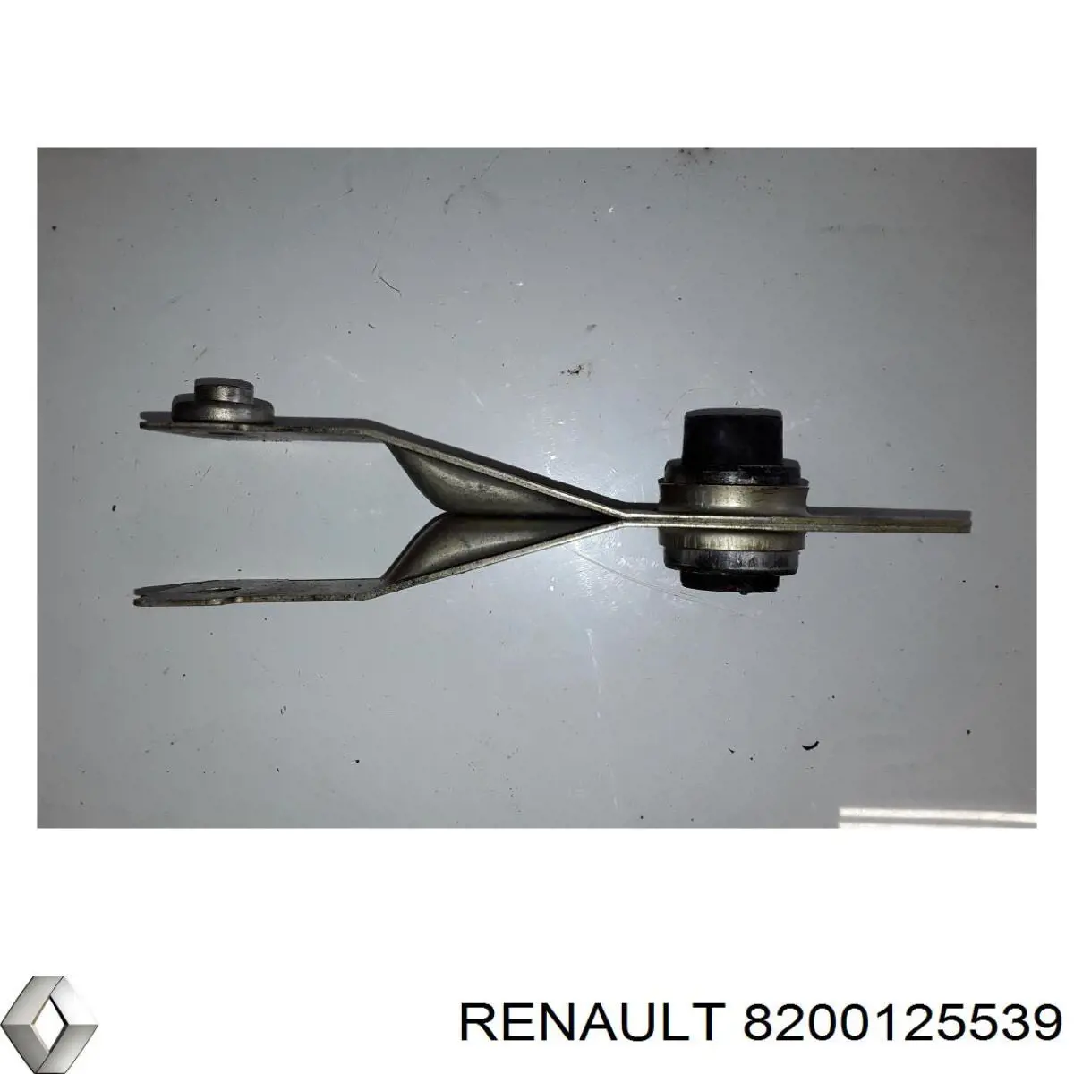 Кронштейн подушки (опори) двигуна, правої Renault (RVI) 8200125539 ціна, від 18.74 USD