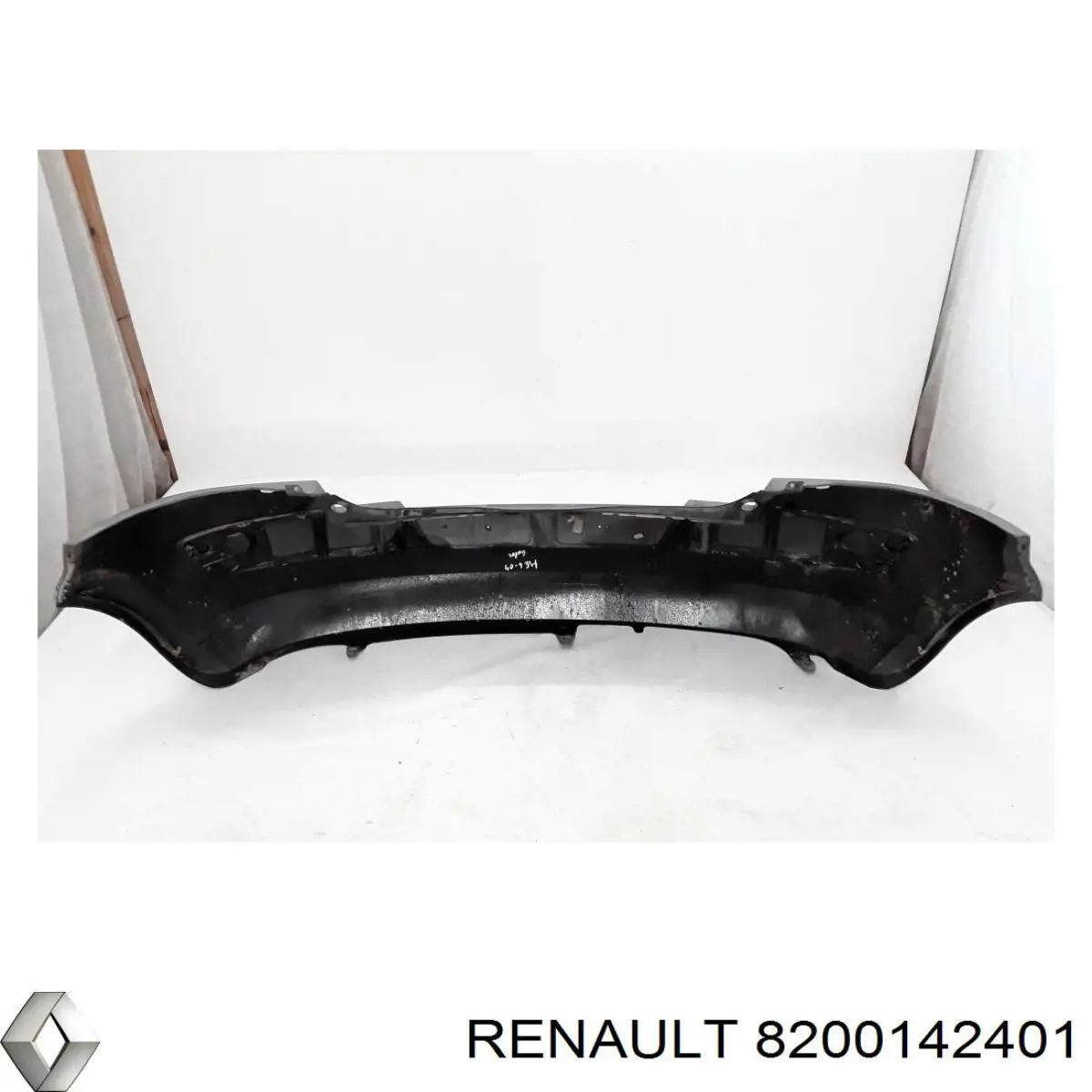 Купити 8200436403 Renault (RVI) Задній бампер