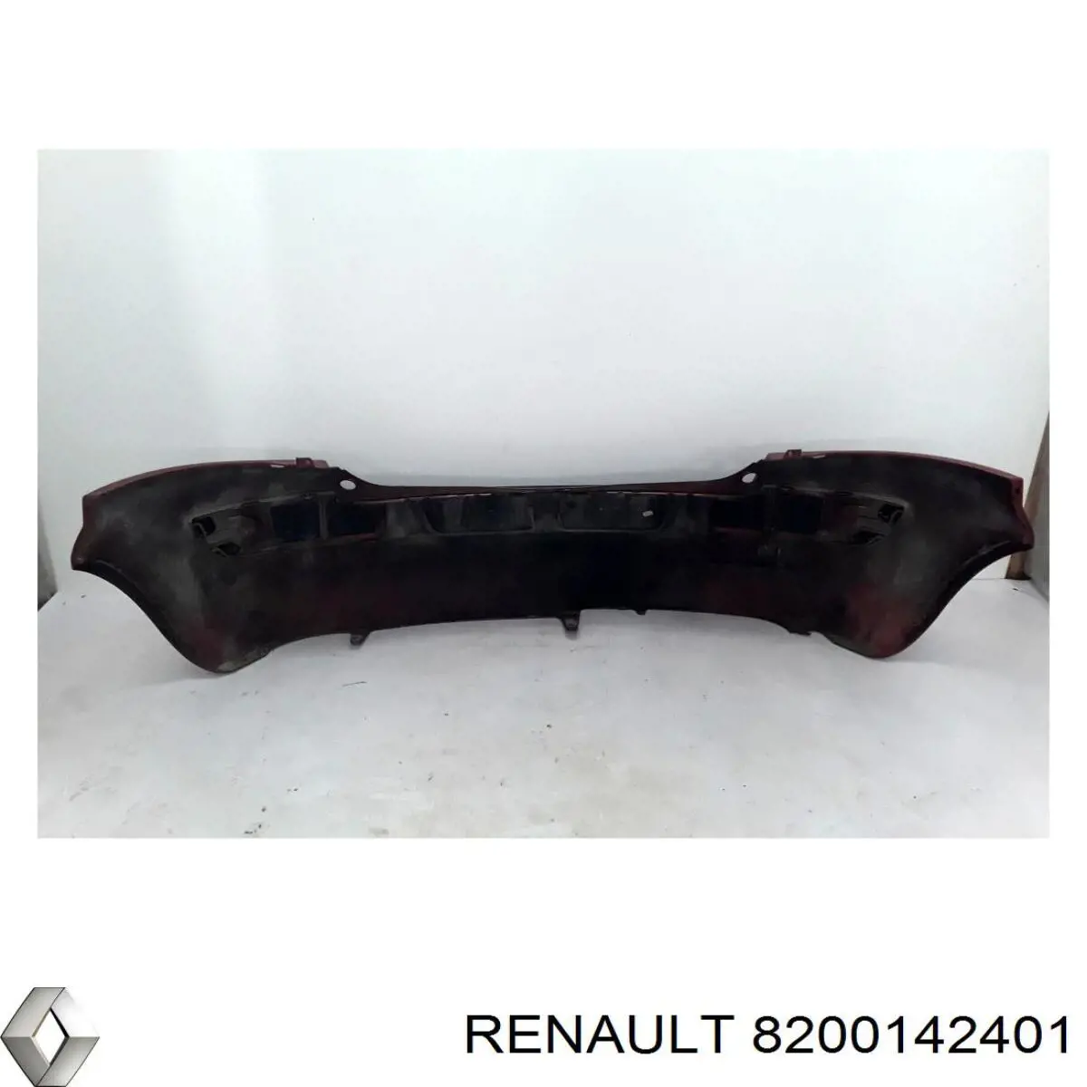 Задній бампер 8200436403 Renault (RVI)