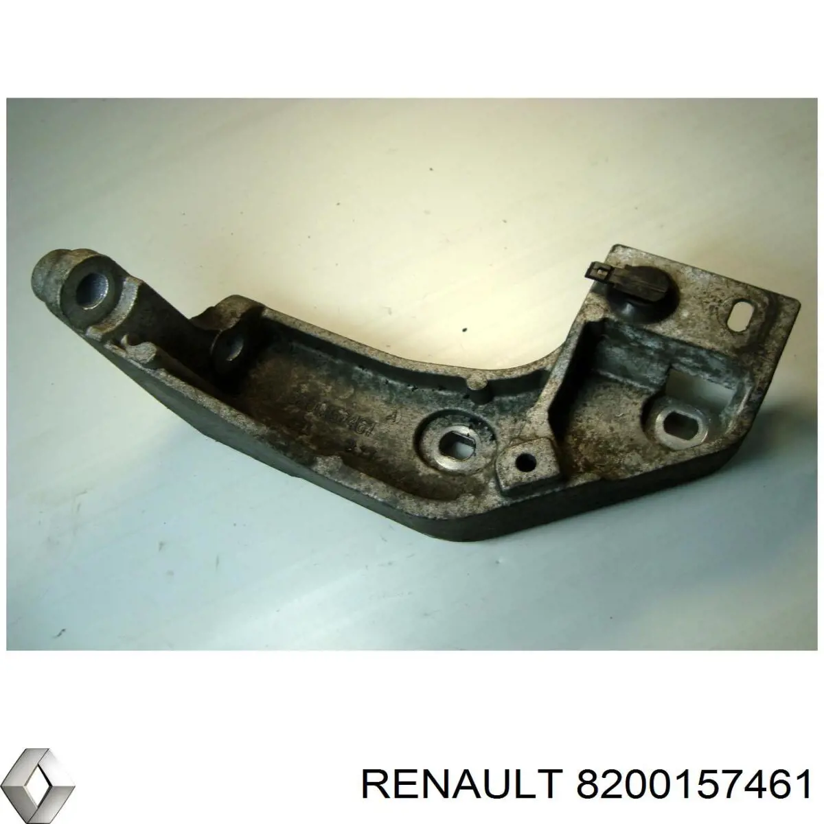 Кронштейн паливного насосу ПНВТ Renault (RVI) 8200157461 ціна, від 8.37 USD