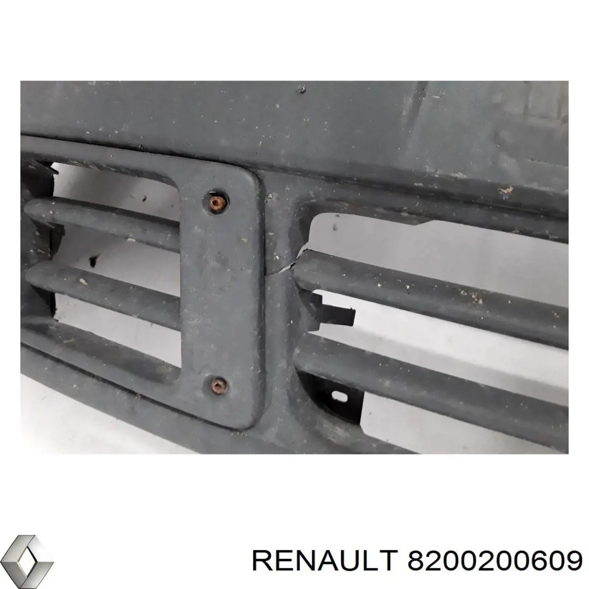 Бампер передній Renault (RVI) 8200200609