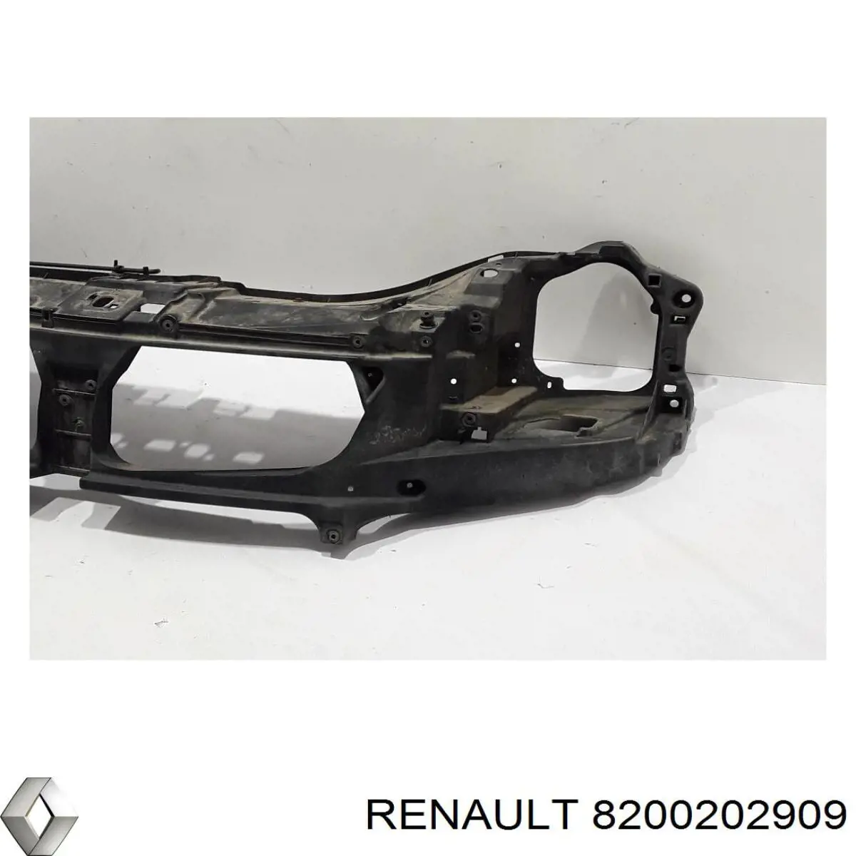 Панель передня Renault (RVI) 8200202909 ціна, від 189.49 USD