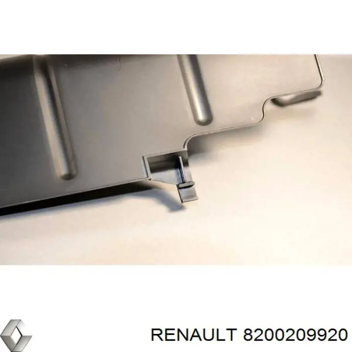 Купити 8200010150 Renault (RVI) Повітропровід (дефлектор) радіатора, правий