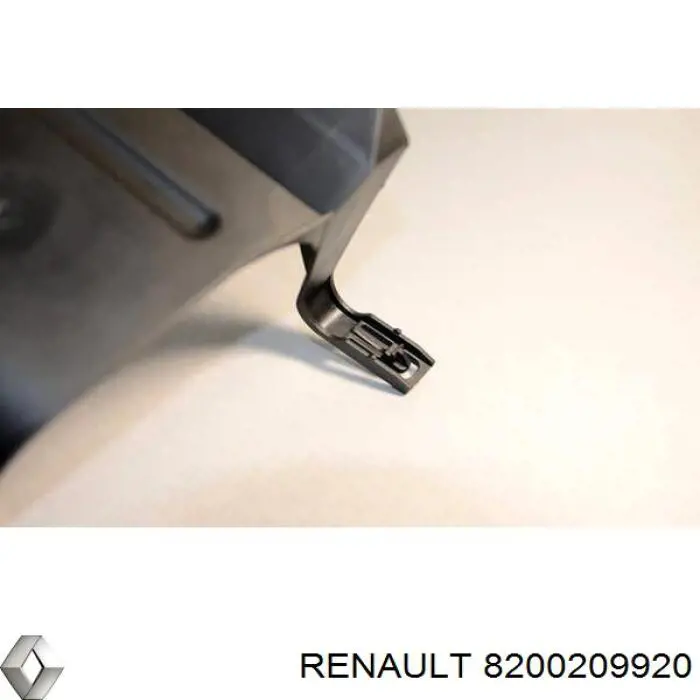 Купити 8200209920 Renault (RVI) Повітропровід (дефлектор) радіатора, правий