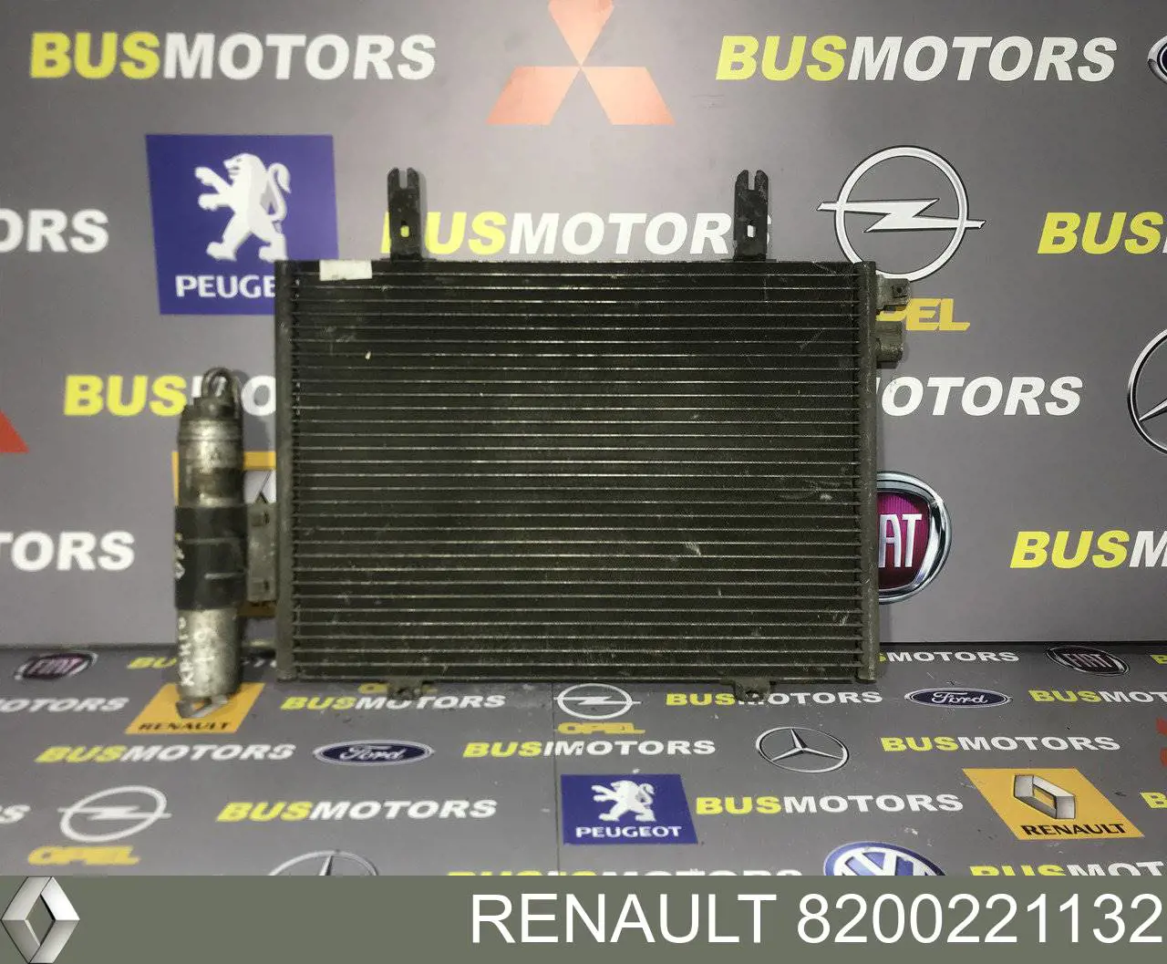Купити 8200221132 Renault (RVI) Радіатор системи охолодження кондиціонера
