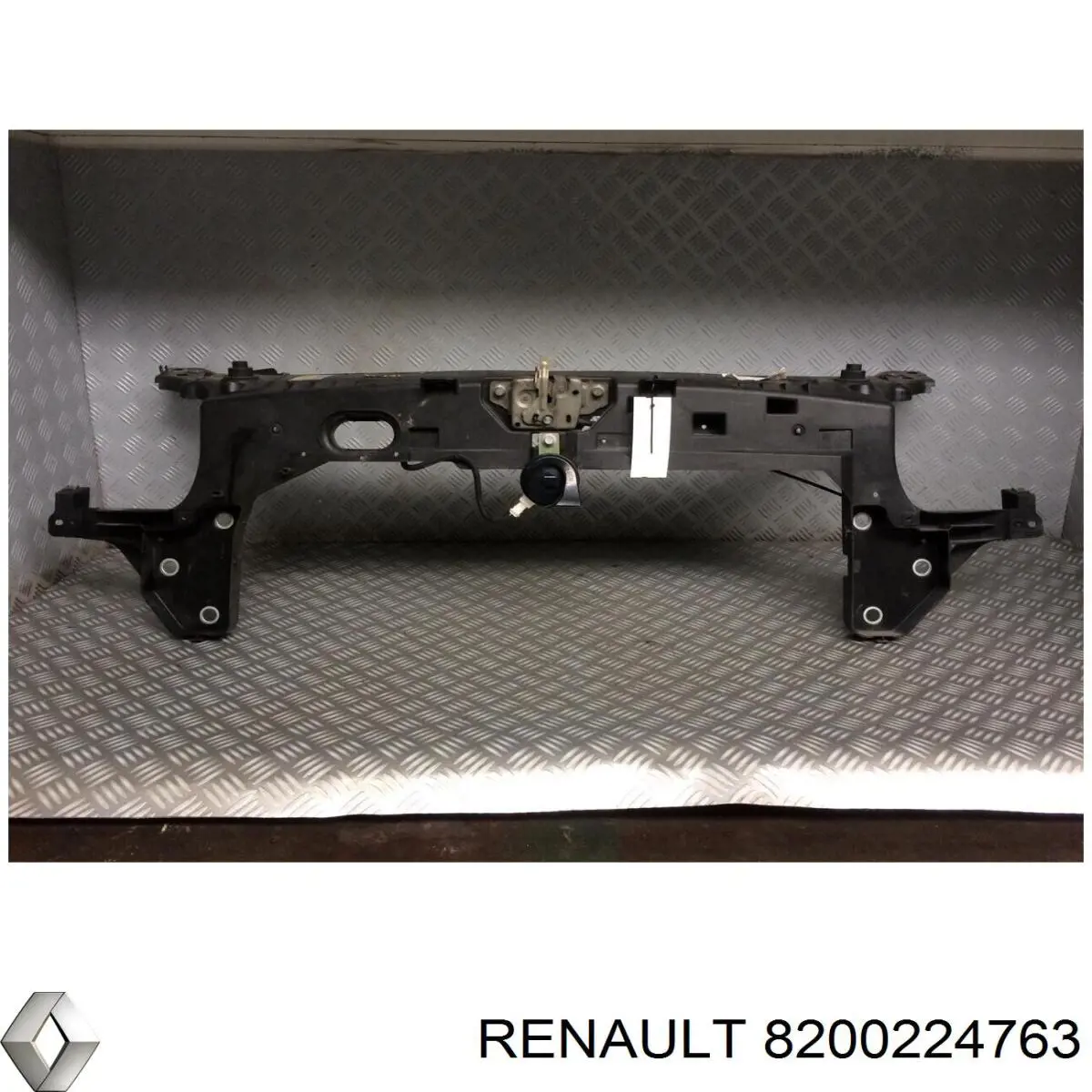 Купити 8200224763 Renault (RVI) Установча панель передня