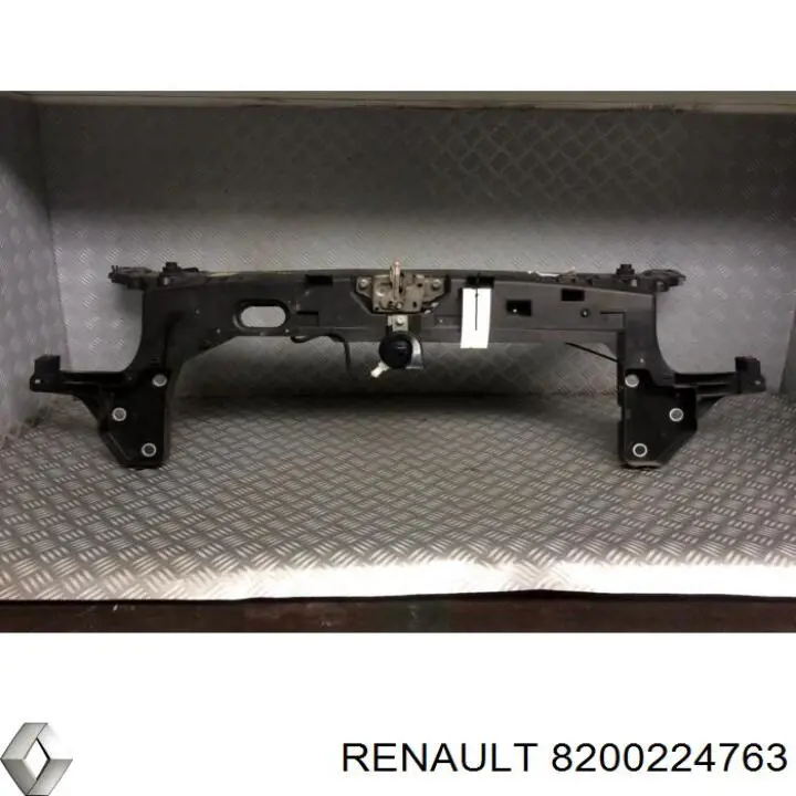Рамка радіатора 8200224763 Renault (RVI)