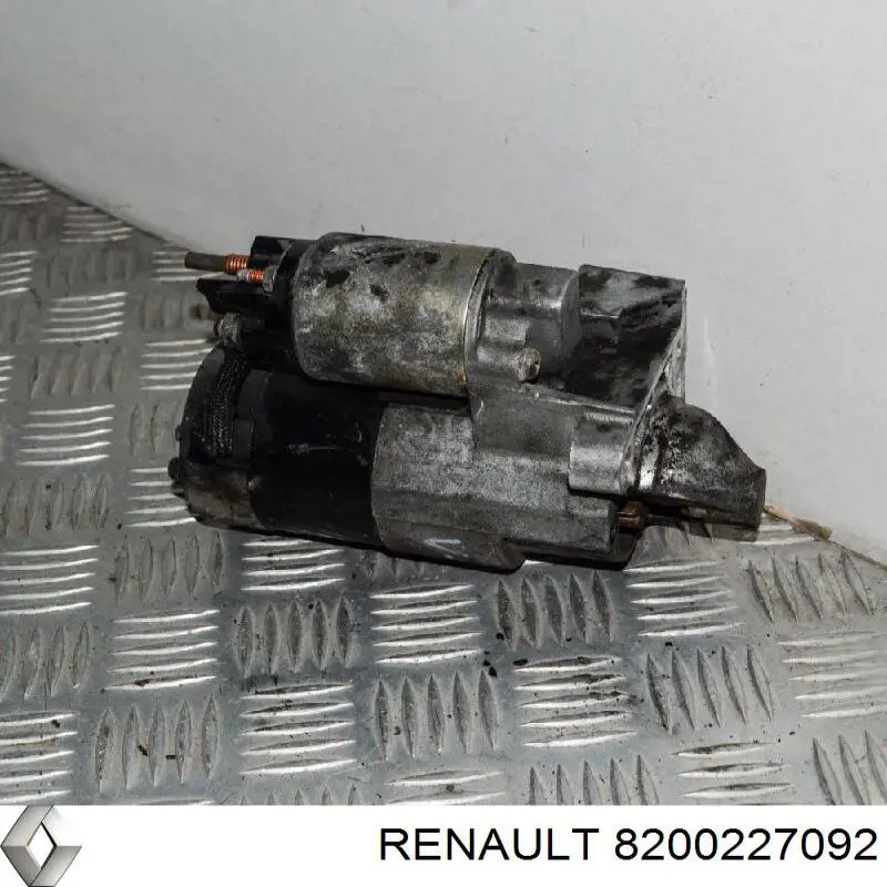 Купити 8200227092 Renault (RVI) Стартер