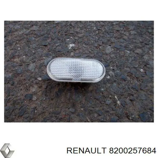 Купити 8200257684 Renault (RVI) Повторювач повороту на крилі
