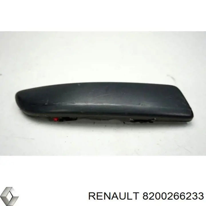 8200266233 Renault (RVI) накладка бампера переднього, ліва