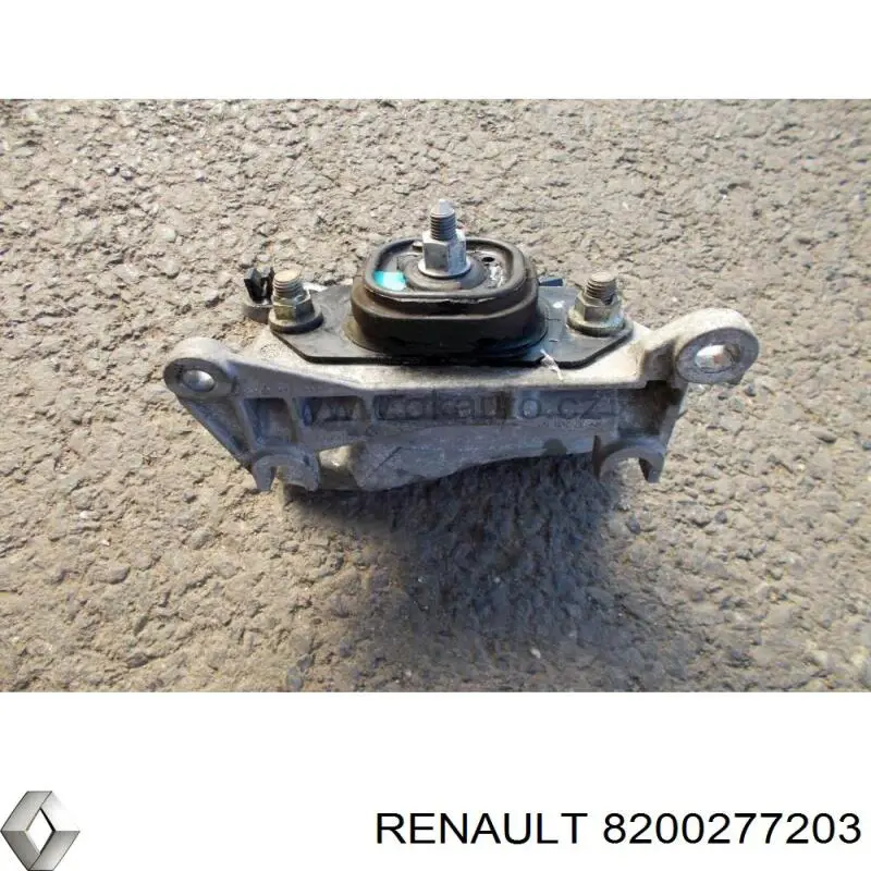 Кронштейн подушки (опори) двигуна, лівої 8200277203 Renault (RVI)