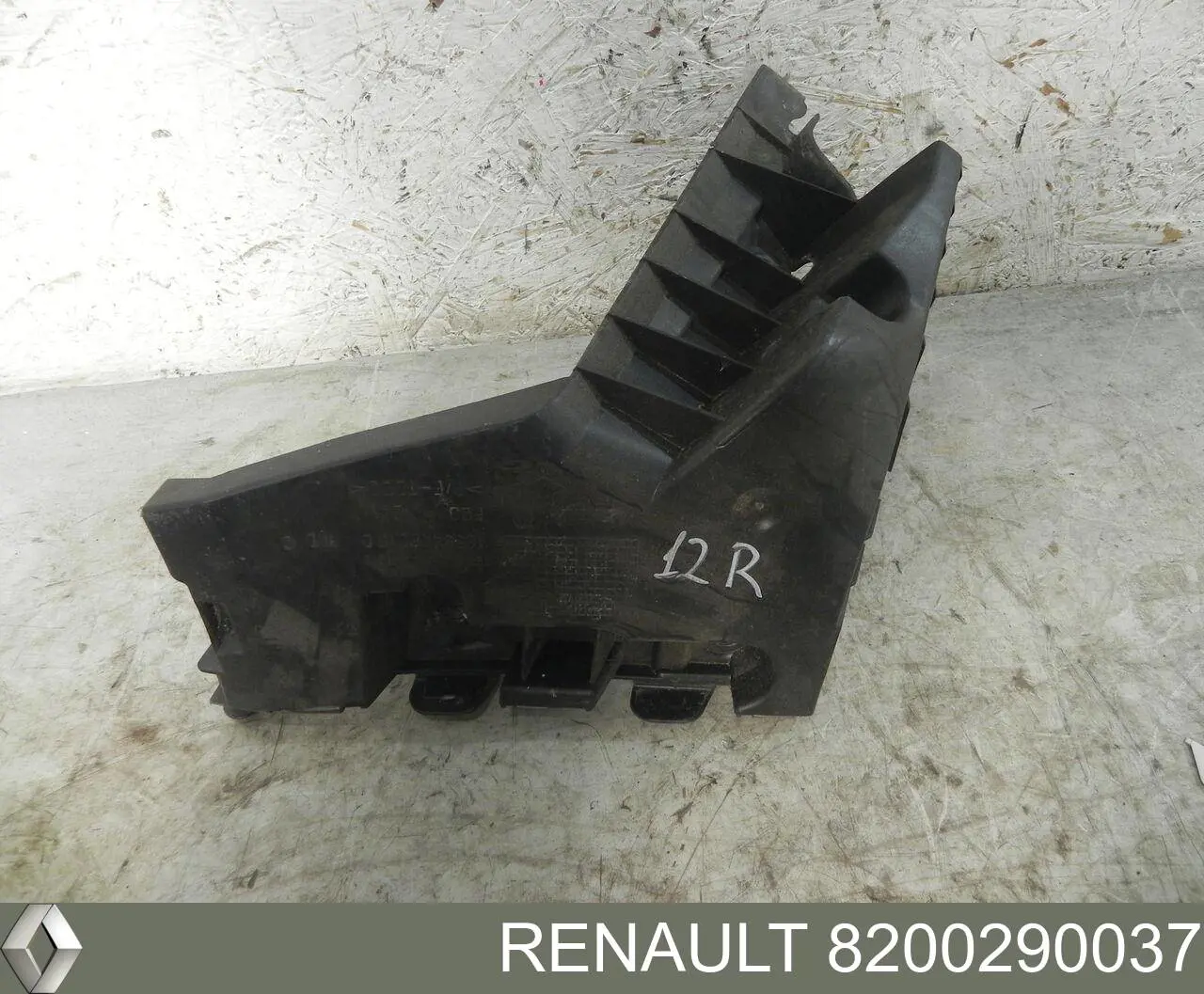 Кріплення бамера ліве Renault (RVI) 8200290037 ціна, від 35.07 USD
