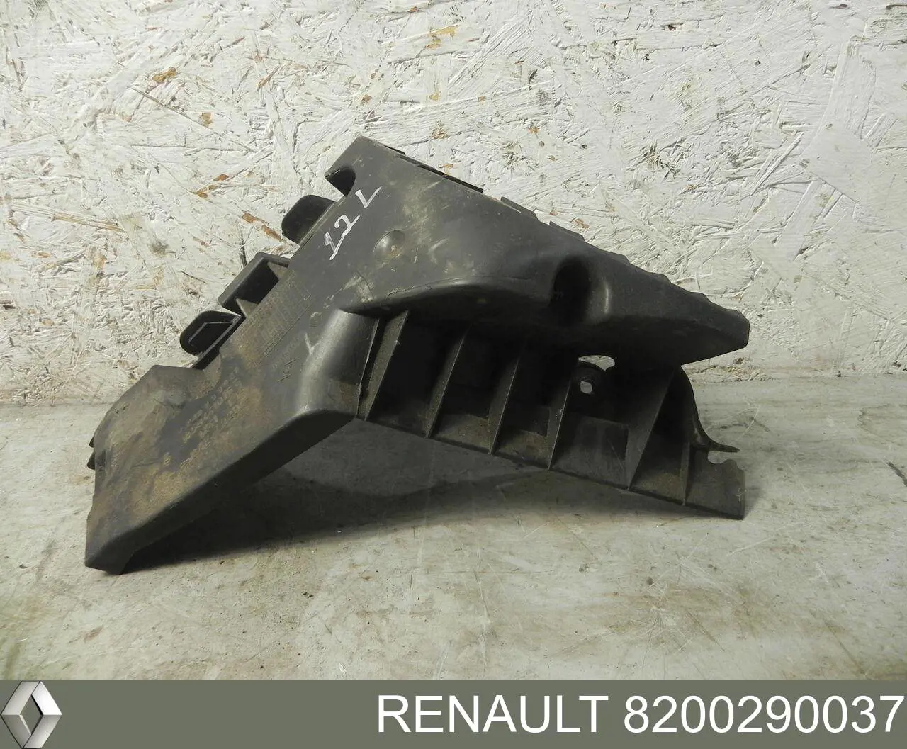 Купити 8200290037 Renault (RVI) Кронштейн бампера заднього, лівий