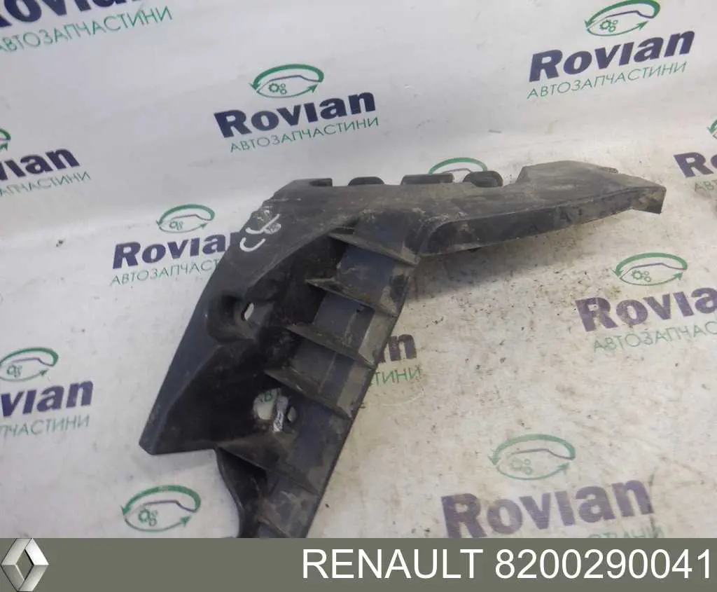 Купити 8200290041 Renault (RVI) Кронштейн бампера заднього, правий